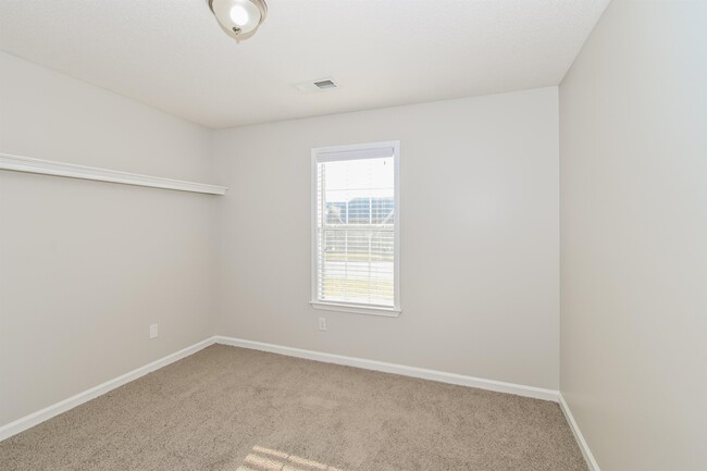 Building Photo - 9720 Lakeland Hills Cove