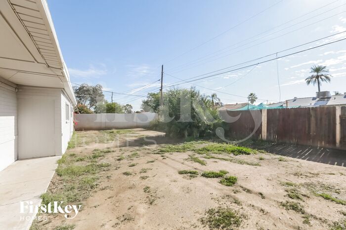 Building Photo - 2929 W Rancho Dr