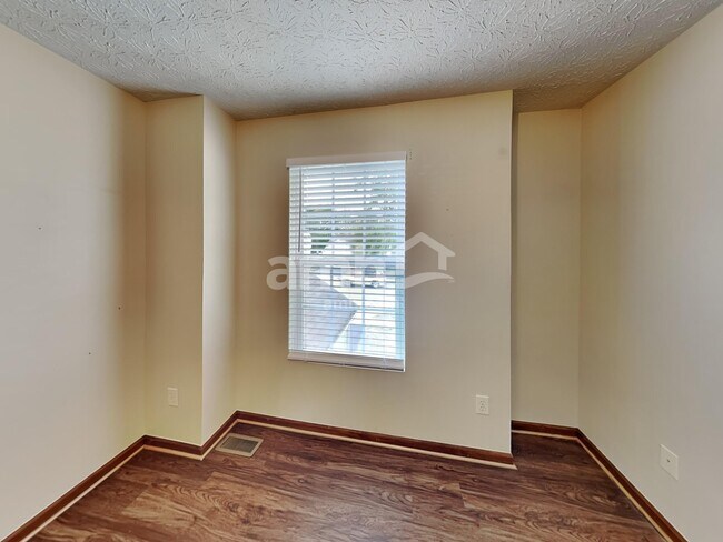 Building Photo - 336 Sycamore Dr