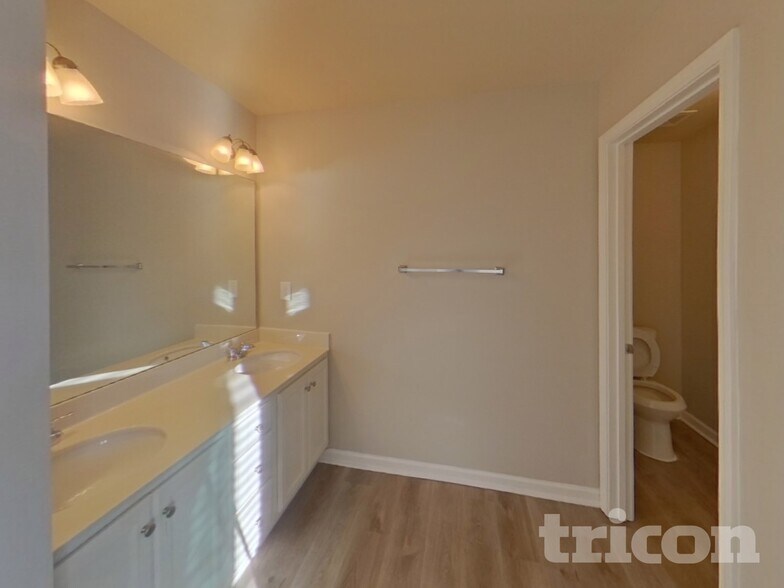 Building Photo - 207 Stillwood Dr