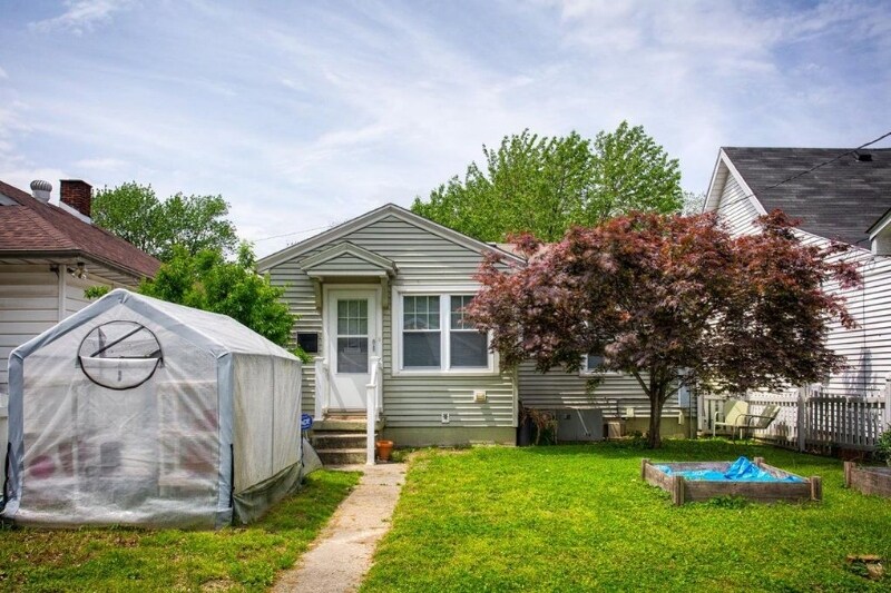 Building Photo - 1306 Henning Ave