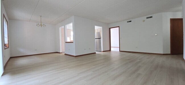 Building Photo - 6430 W Berteau Ave