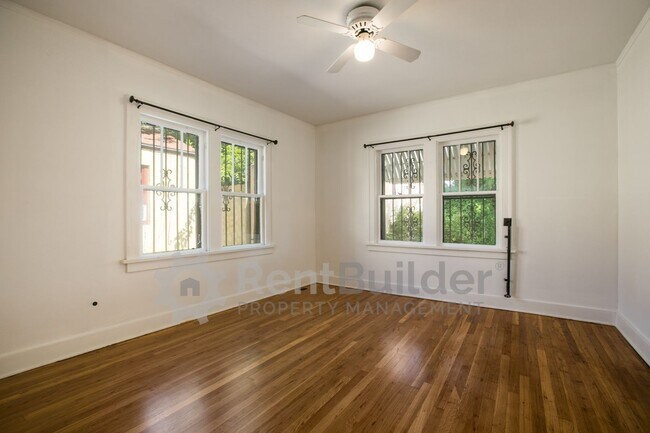 Building Photo - 1404 Marquette Pl NE