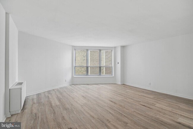 Primary Photo - 224-30 W Rittenhouse Square