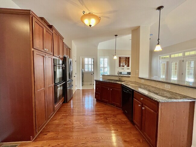 Building Photo - 4 Bed, 2 Bath Nest With Pool In Mariner's Pointe