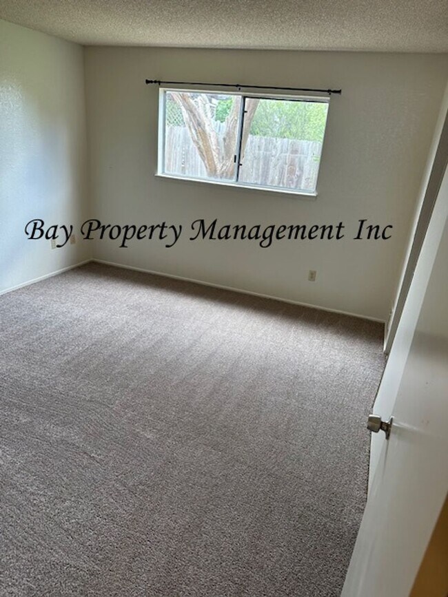 Building Photo - Updated 3-Bedroom Home with Large Backyard – Pets Welcome!