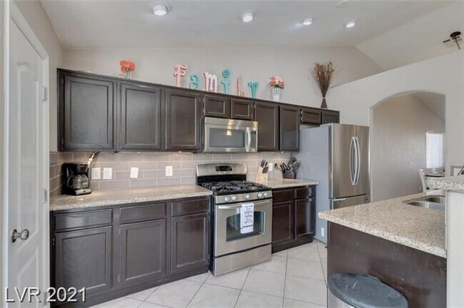 Building Photo - ** COMING SOON ** AMAZING SINGLE STORY HOME IN HENDERSON WITH DETACHED CASITA NO HOA & HOME COMES...