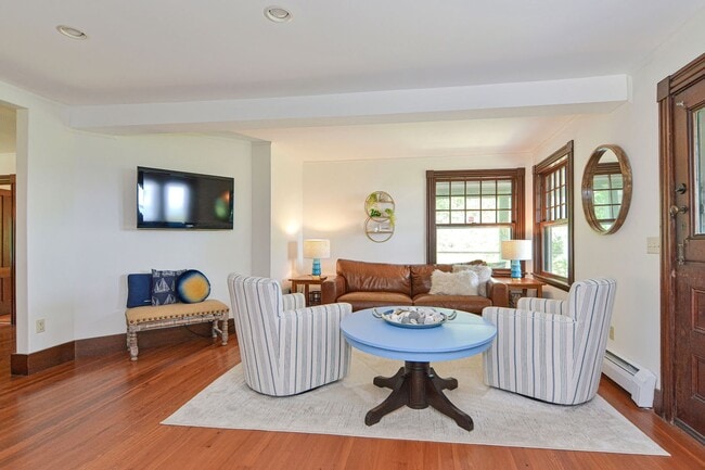 Building Photo - Stunning Victorian Winter Rental with Ocean Views!