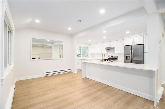 Building Photo - 929 Heritage Vlg