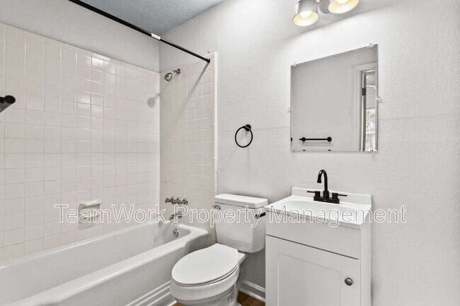 Building Photo - 3043 Terry Dr