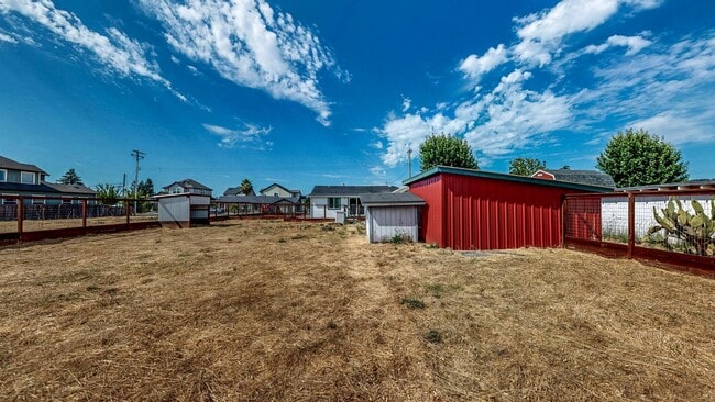 Building Photo - 2132 Dennis Ln