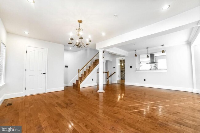 Building Photo - 3100 Esser Pl