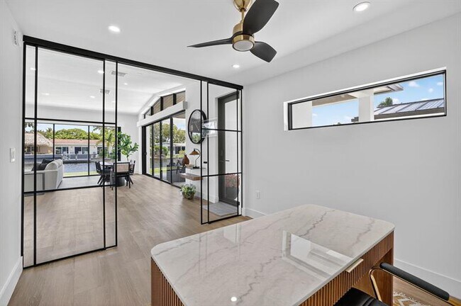 Building Photo - 2157 Coral Gardens Dr