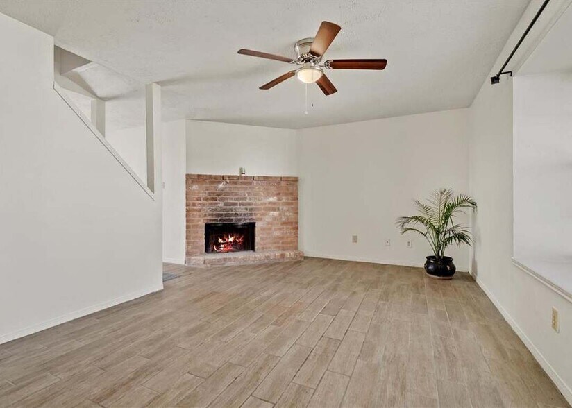 Building Photo - 10035 Emerald Creek Dr