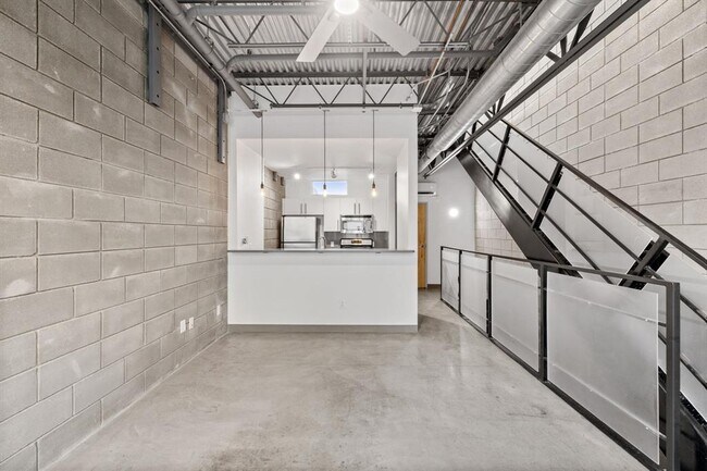 Building Photo - 4801 S Congress Ave