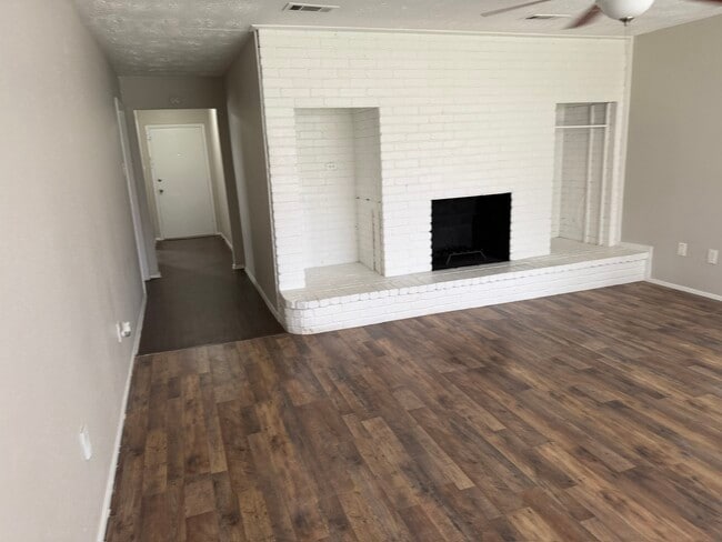 Building Photo - 23430 Cimber Ln