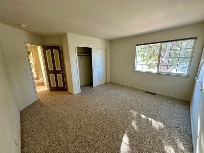 Building Photo - 2 Bedroom 2 bathroom House in Morgan Ranch