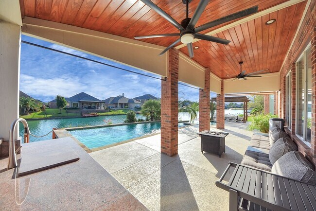 Building Photo - 17859 Camp Cove Dr