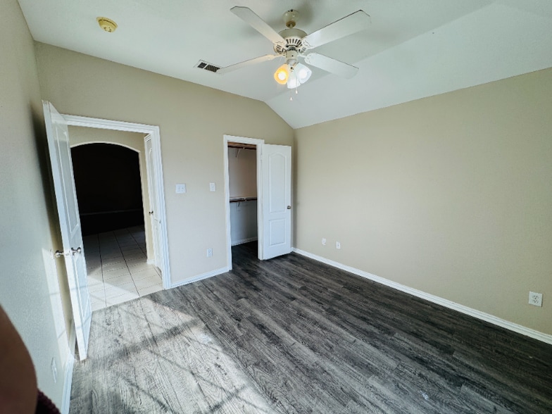 Building Photo - 5705 Swords Dr