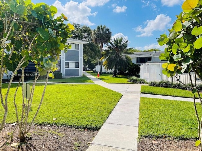 Building Photo - 9715 Hammocks Blvd