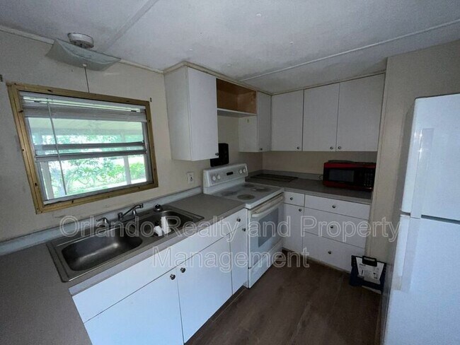 Building Photo - 7709 Brentwood Dr