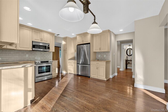 Building Photo - 7 Meadowood Dr