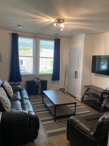 Building Photo - 1513 Oates St NE