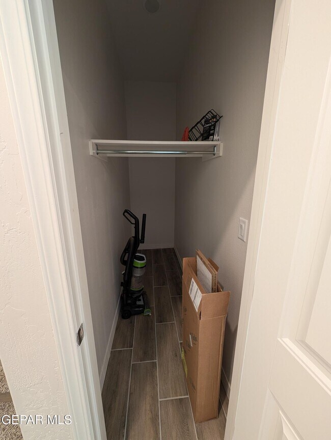 Building Photo - 517 La Entrada Cir