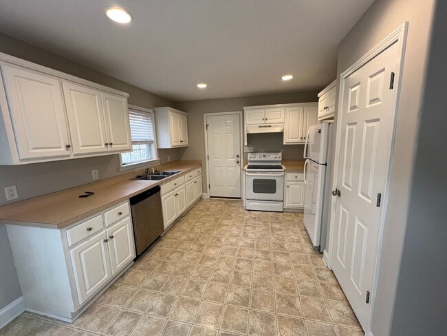 Building Photo - Elegant 3 Bedroom, 2 Bath Rental Home in Creedmoor