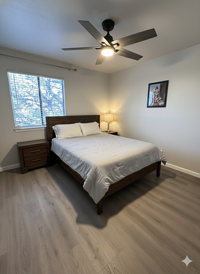 Building Photo - 602 Lakeview Cir SE