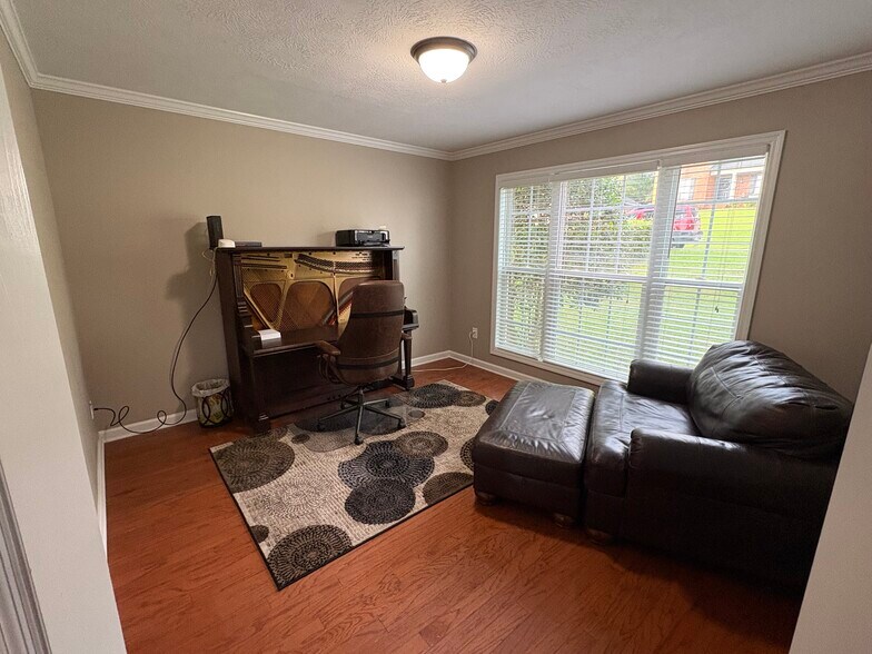 Building Photo - 3957 High Chaparral Dr