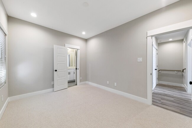 Building Photo - 5214 Pinemont Creek Ln