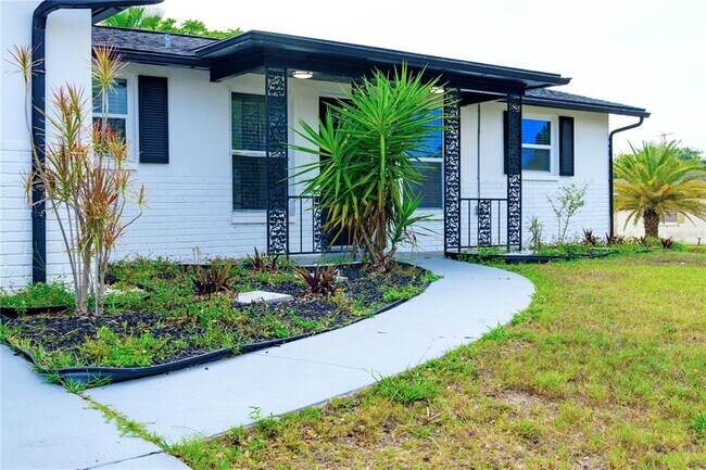 Building Photo - 11241 Yewtree Ave