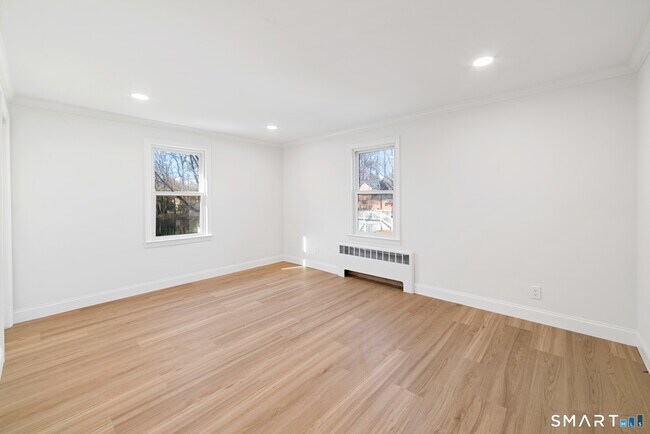 Building Photo - 141 Colony Ave