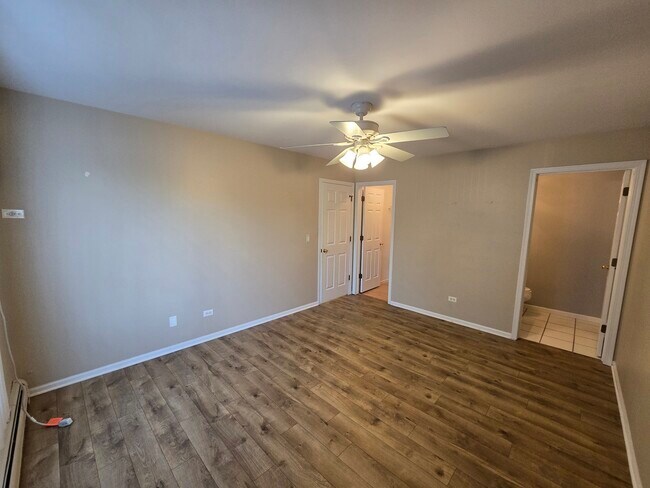 Building Photo - 229 W Ct of Shorewood