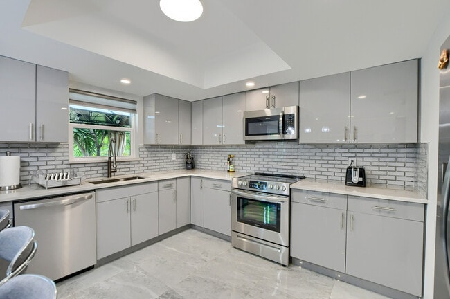 Building Photo - 414 Lindell Blvd