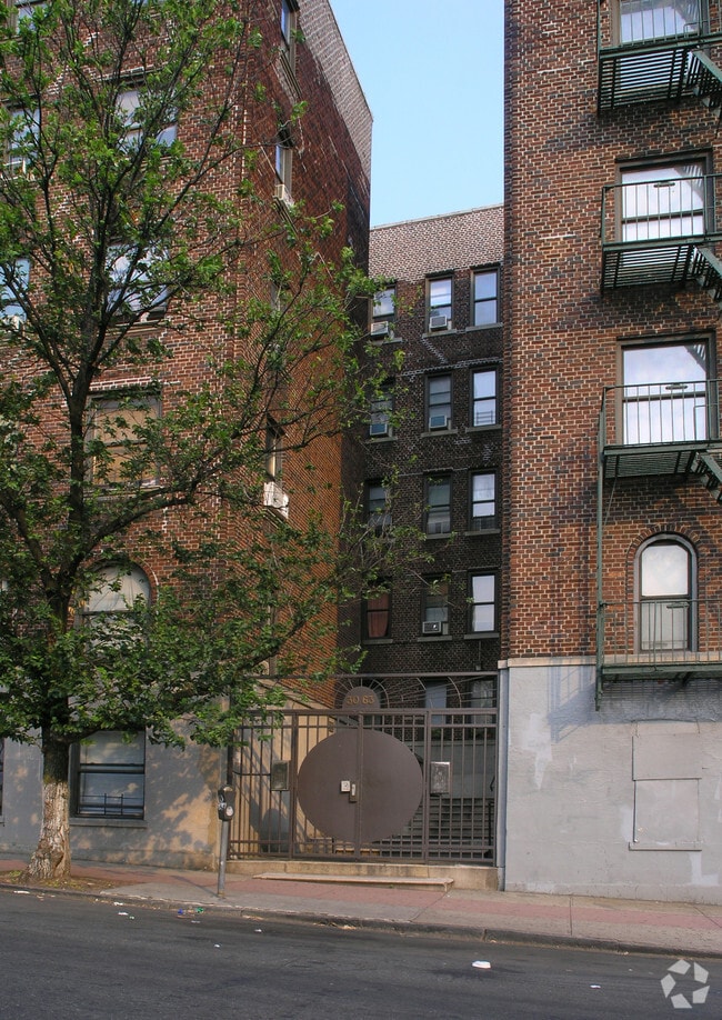 Building Photo - 3063 Godwin Ter