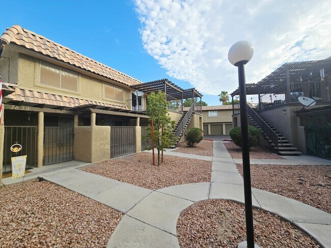 Building Photo - 1833 Plum Ct