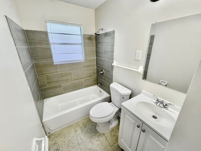 Building Photo - 3720 S Ridge Ave