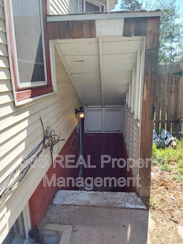 Building Photo - 1512 11th Ave
