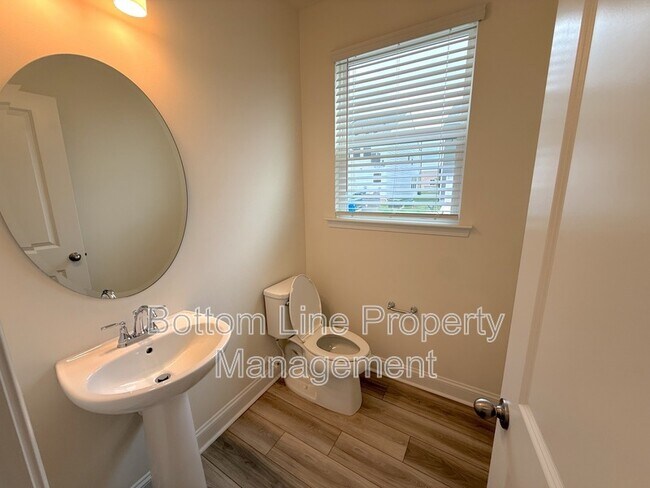 Building Photo - 1520 Cedar Tree Dr