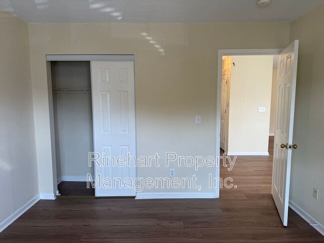Building Photo - 1033 Park Meadow Dr