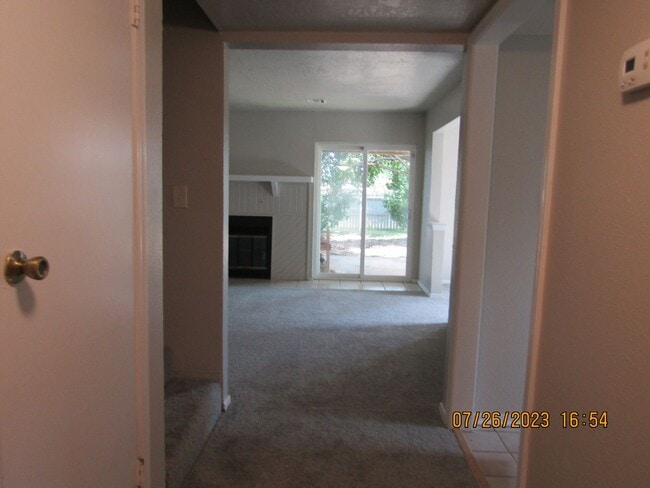 Building Photo - Very nice townhome located in the Heritage...