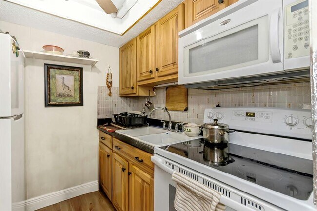 Building Photo - 4742 Azalea Dr