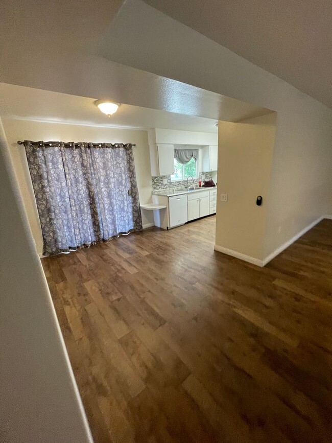 Building Photo - COMING SOON! Beautiful 2 Bedroom, 2 Bath i...
