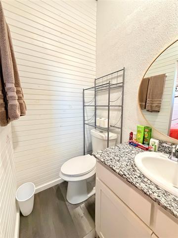 Building Photo - 925 Honeysuckle Ln