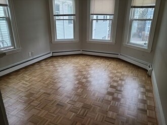 Building Photo - 118 Inman St