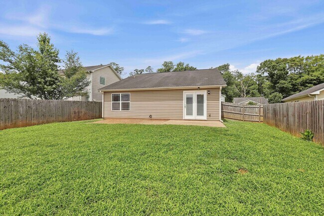 Building Photo - 3BR Home Walkable to Downtown Zebulon with Fenced Yard