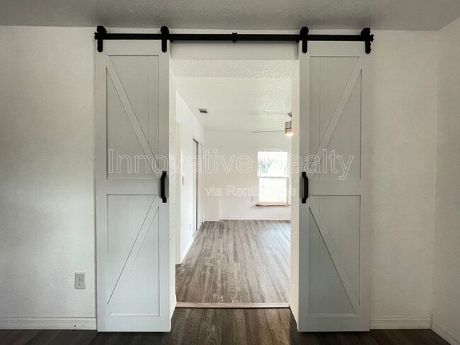 Building Photo - 162 Water St