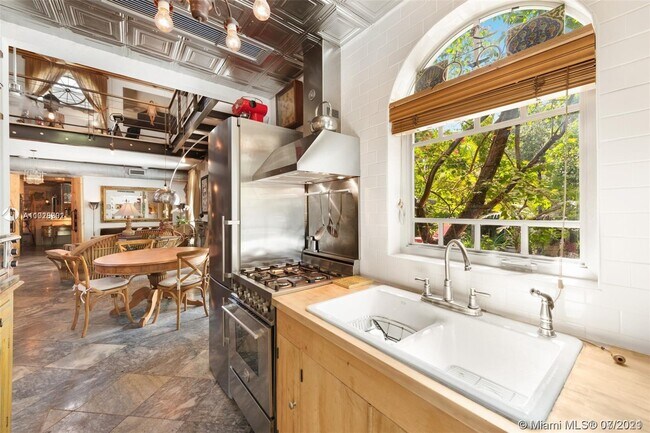 Building Photo - 681 NE 57th St